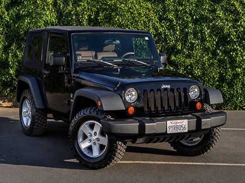 Used 2009 Jeep Wrangler X w/ 32" Tire & Wheel Group AWD/4WD image 1