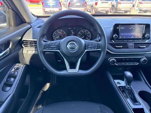 Used 2022 Nissan Altima 2.5 S FWD image 14