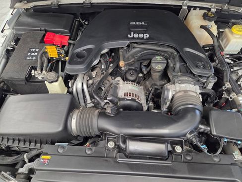 Certified 2021 Jeep Gladiator Willys image 21