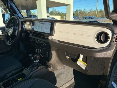 Used 2024 Jeep Gladiator Sport image 40