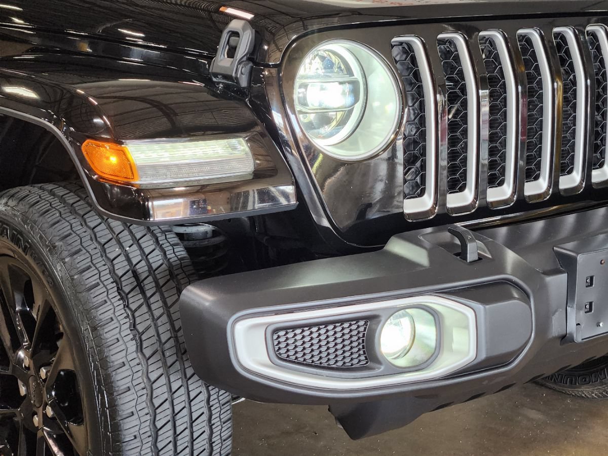 Used 2021 Jeep Wrangler Unlimited Sahara w/ Cold Weather Group AWD/4WD image 17