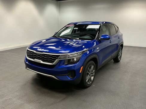 Used 2022 Kia Seltos LX AWD/4WD image 1