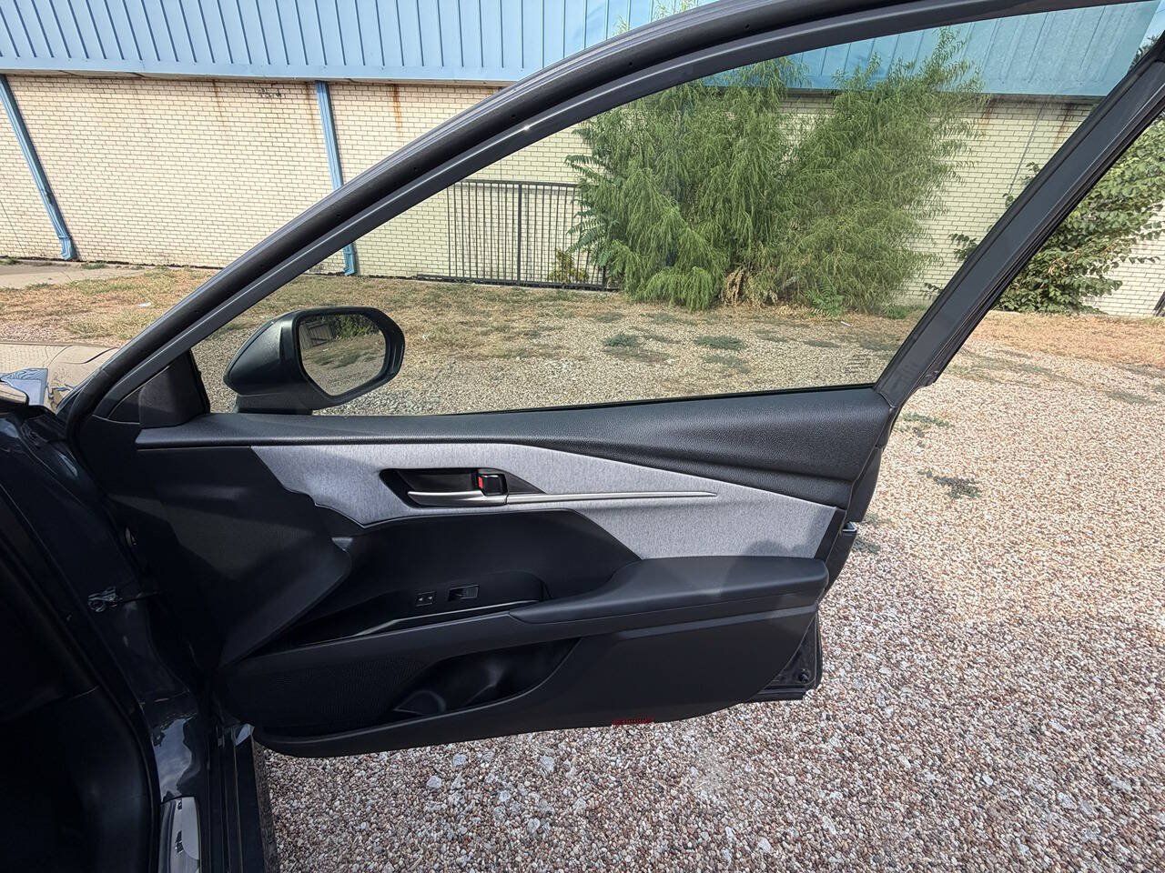 Used 2025 Toyota Camry LE w/ Convenience Package FWD image 34