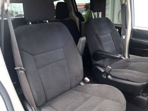Used 2019 Dodge Grand Caravan SE w/ UConnect Hands-Free Group FWD image 34