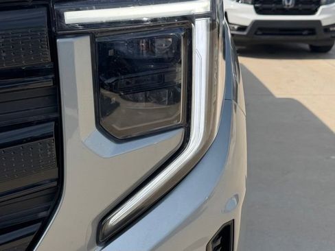 Used 2024 GMC Sierra 1500 Elevation AWD/4WD image 9