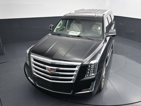 Used 2018 Cadillac Escalade Luxury AWD/4WD image 11