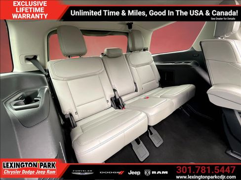 Used 2025 Ford Expedition Active AWD/4WD image 25