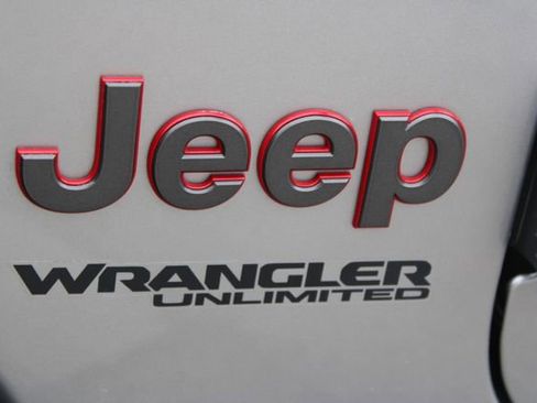 Used 2018 Jeep Wrangler Unlimited Rubicon w/ LED Lighting Group AWD/4WD image 9