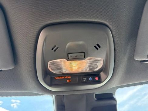 Used 2025 Chevrolet Trax RS w/ Driver Confidence Package FWD image 21
