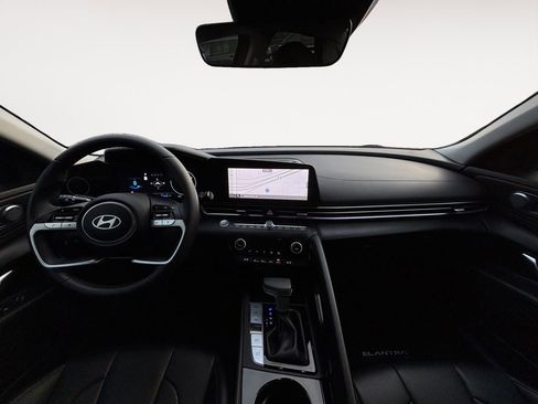 Used 2024 Hyundai Elantra Limited image 13