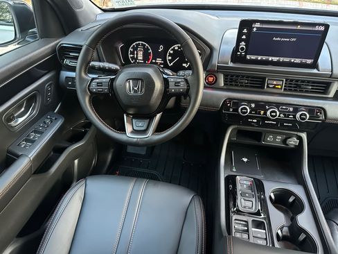 Certified 2025 Honda Pilot TrailSport image 18