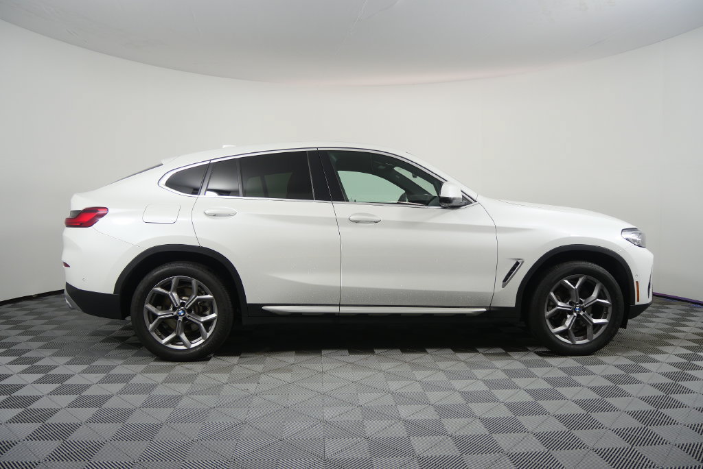 Certified 2025 BMW X4 xDrive30i AWD/4WD image 3