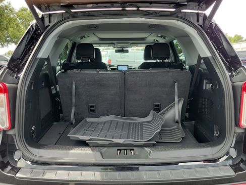 Certified 2023 Ford Explorer XLT w/ Equipment Group 202A RWD image 10