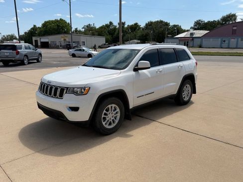 Used 2019 Jeep Grand Cherokee Laredo RWD image 7