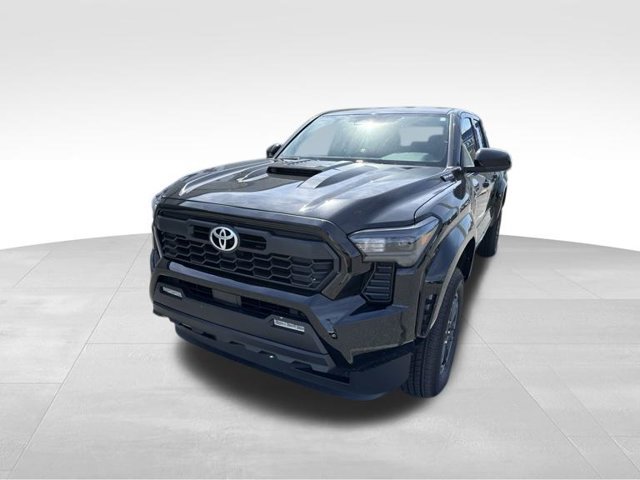 Used 2025 Toyota Tacoma TRD Sport AWD/4WD image 4