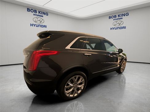 Used 2017 Cadillac XT5 Luxury w/ Driver Awareness Package AWD/4WD image 5