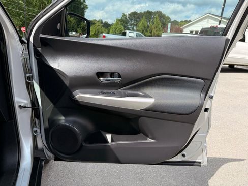 Used 2019 Nissan Kicks SV FWD image 22