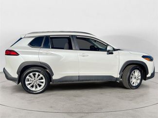 Used 2024 Toyota Corolla Cross LE video 2