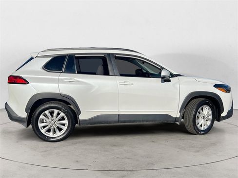 Used 2024 Toyota Corolla Cross LE image 2