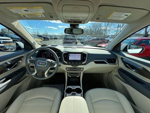 Used 2024 GMC Terrain Denali w/ Denali Premium Package image 2