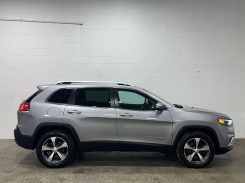 Used 2019 Jeep Cherokee Limited image 2