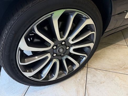 Used 2019 Land Rover Range Rover Long Wheelbase Autobiography image 21