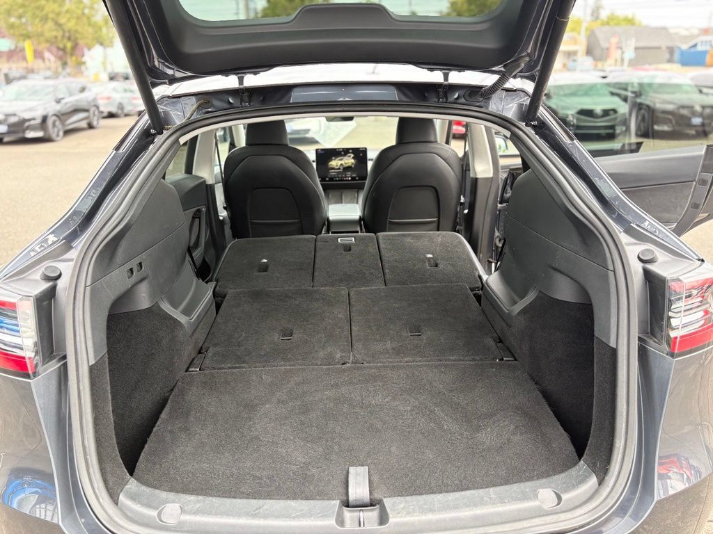 Used 2023 Tesla Model Y Long Range AWD/4WD image 30