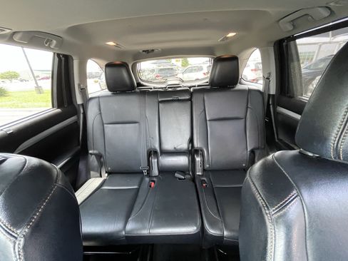 Used 2016 Toyota Highlander XLE FWD image 19