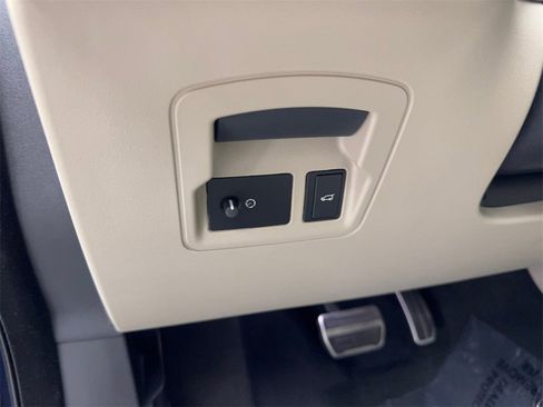 Used 2022 Land Rover Range Rover Velar R-Dynamic S image 56