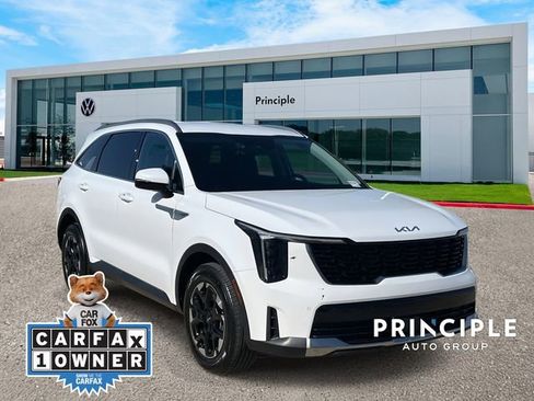 Used 2025 Kia Sorento S image 3