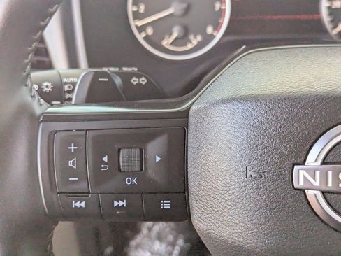 Certified 2025 Nissan Rogue SV image 27