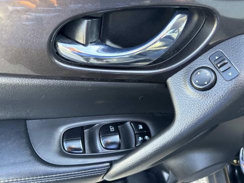 Certified 2019 Nissan Rogue SV image 21