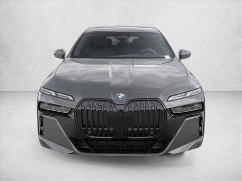 Used 2023 BMW i7 xDrive60 AWD/4WD image 2