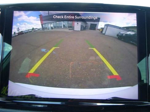 Used 2023 Chrysler Pacifica Touring-L FWD image 16