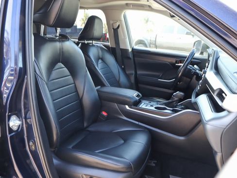 Used 2022 Toyota Highlander XLE FWD image 41