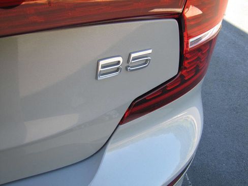 Used 2024 Volvo S60 B5 Core image 29