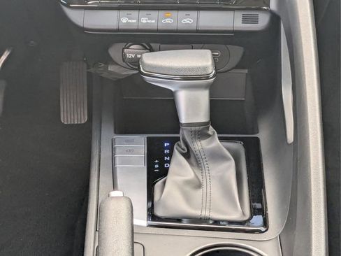 Used 2024 Hyundai Elantra SEL image 14
