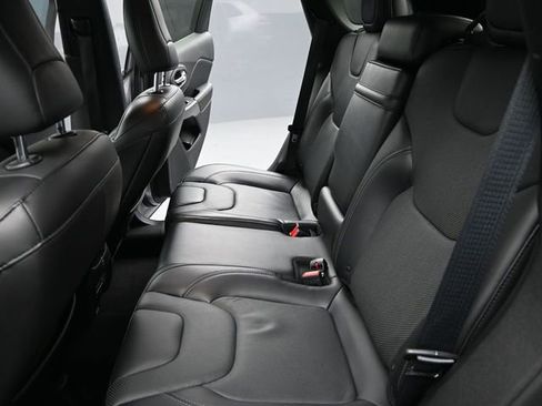 Used 2019 Jeep Cherokee Limited image 15