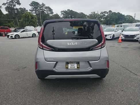 Used 2025 Kia Soul LX w/ LX Technology Package image 4