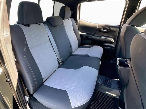 Used 2021 Toyota Tacoma TRD Sport w/ Technology Package image 17