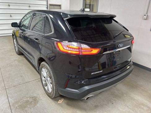 Used 2022 Ford Edge Titanium image 3