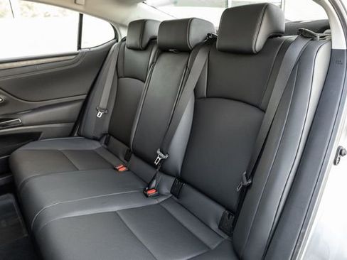 Used 2025 Lexus ES 300h w/ Premium Package image 12