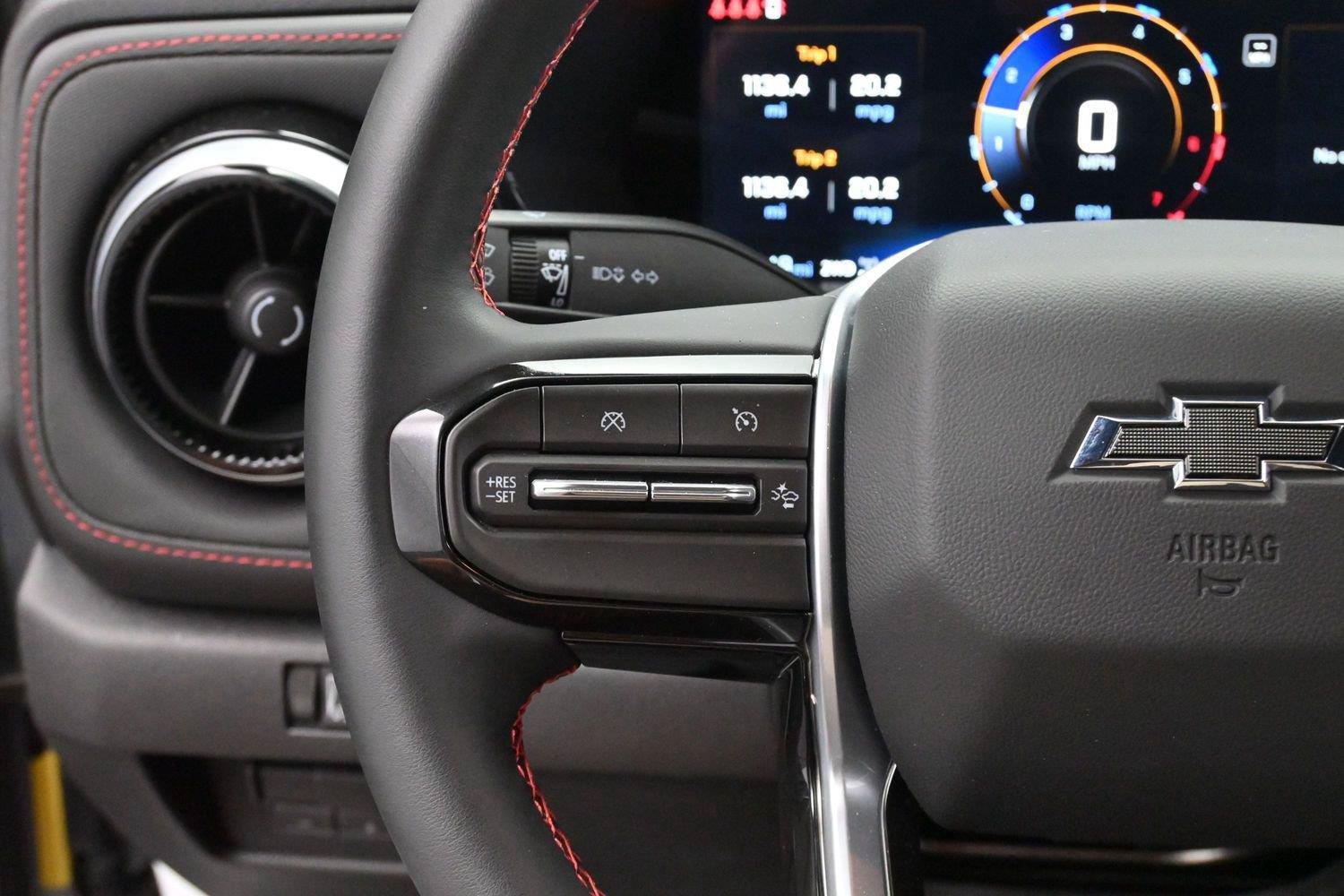 Used 2026 Chevrolet Colorado Z71 AWD/4WD image 17