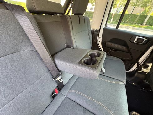 Used 2025 Jeep Wrangler Unlimited Sahara AWD/4WD image 30