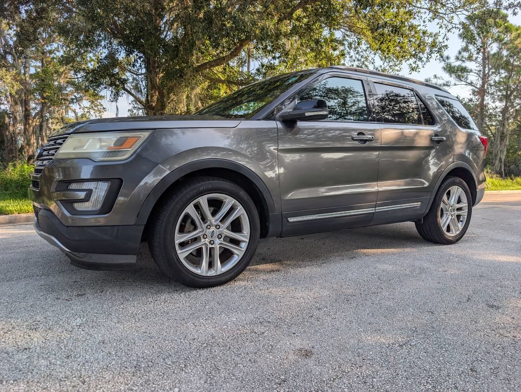 Used 2016 Ford Explorer XLT w/ Equipment Group 202A FWD image 3