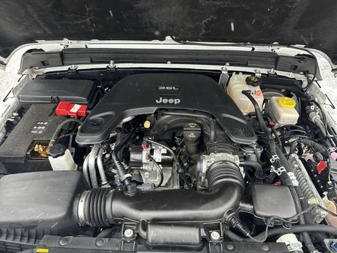 Used 2021 Jeep Wrangler Unlimited Sahara AWD/4WD image 19