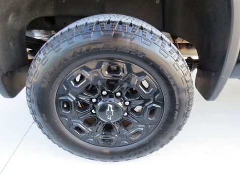 Used 2024 Chevrolet Silverado 2500 LTZ w/ LTZ Plus Package image 11