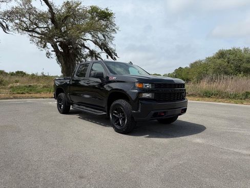 Used 2019 Chevrolet Silverado 1500 Custom Trail Boss w/ Custom Convenience Package AWD/4WD image 7