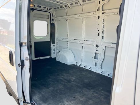 Used 2024 RAM ProMaster 2500 FWD image 29