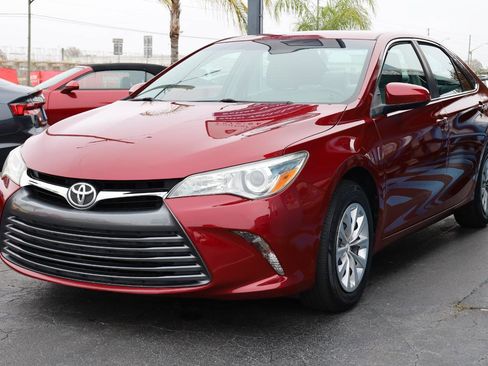 Used 2015 Toyota Camry XLE image 2